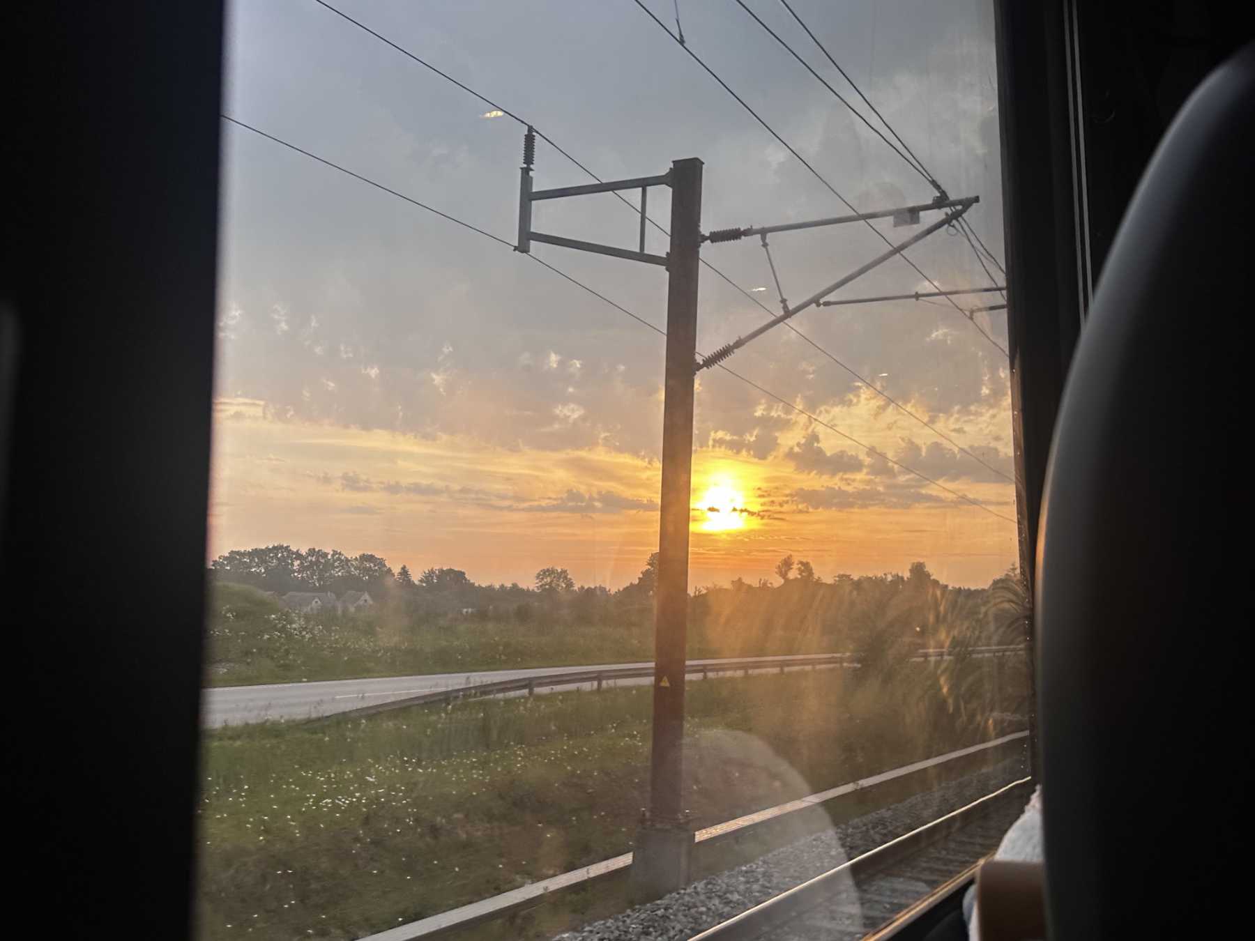 Sonnenaufgang-im-Nachtzug